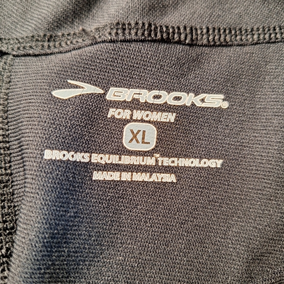 Brooks athletic shorts - Picture 9 of 9